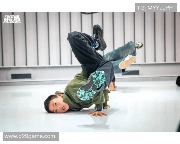 街舞纪实：见证杭州街舞队从默默无闻到璀璨舞台的成长历程